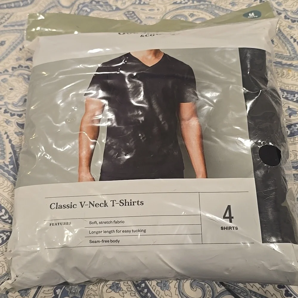 New 4 Pack Men's Black V-Neck T-Shirts